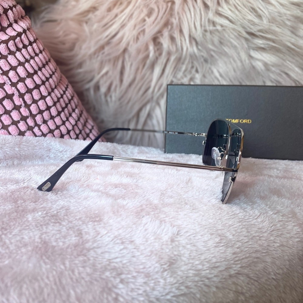 Tom Ford sunglasses 🖤 - Picture 4 of 8